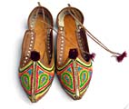 Beaded FootwearBuy Unique Indian Products from India - Indian shooes, indian footwear for men and women, india shoes, mojaris, juttis, kolhapuris, handmade leather shoe, beaded footwear from India. Submit your purchase order online Buy Unique Indian Products